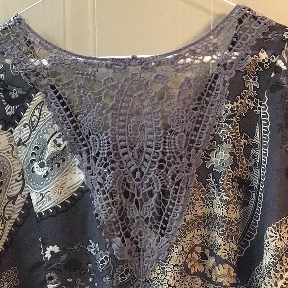 Ladies’ blouse - Picture 2 of 4